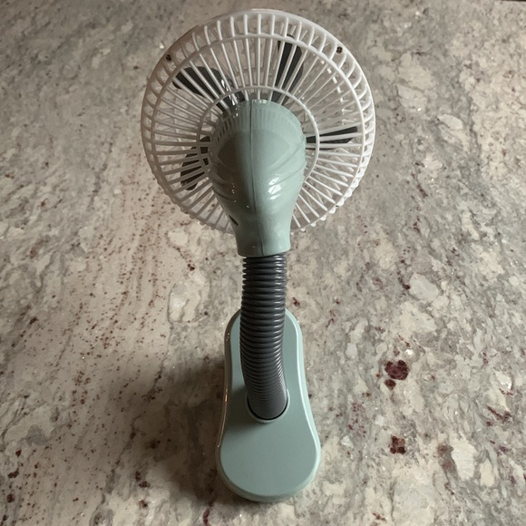O2COOL Clip On Portable Fan - Picture 5 of 9